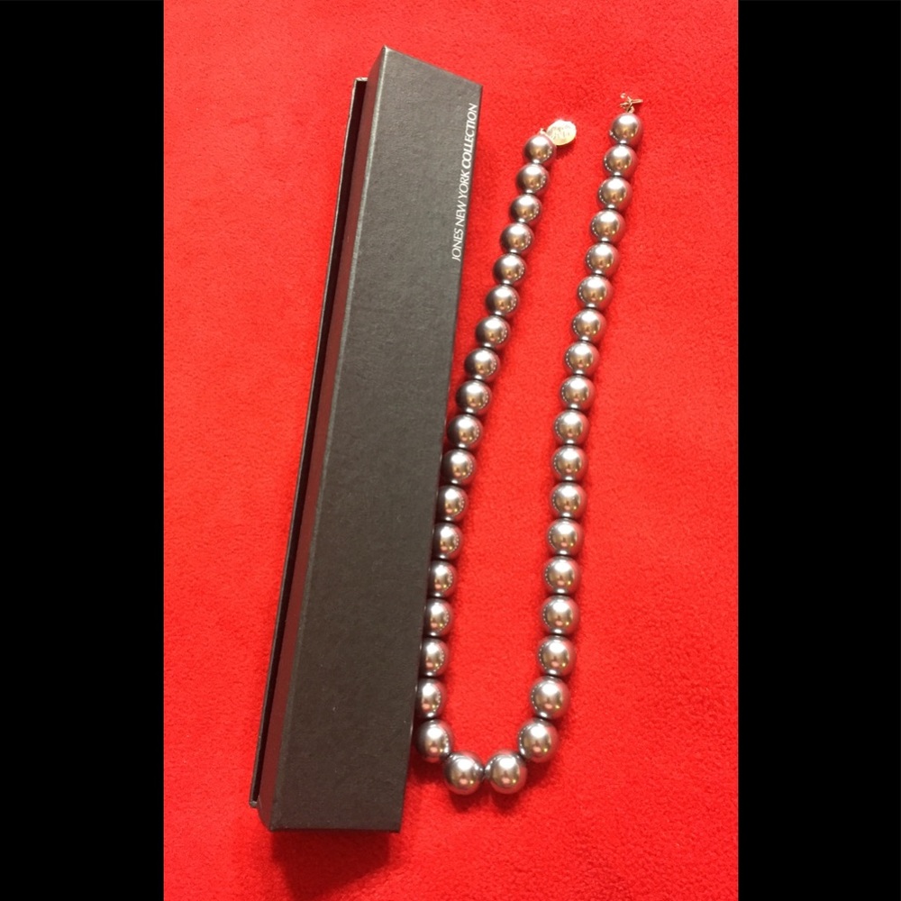 🌷NWT🌷Jones NY🌷Gray/Silver Faux Pearl Necklace🌷